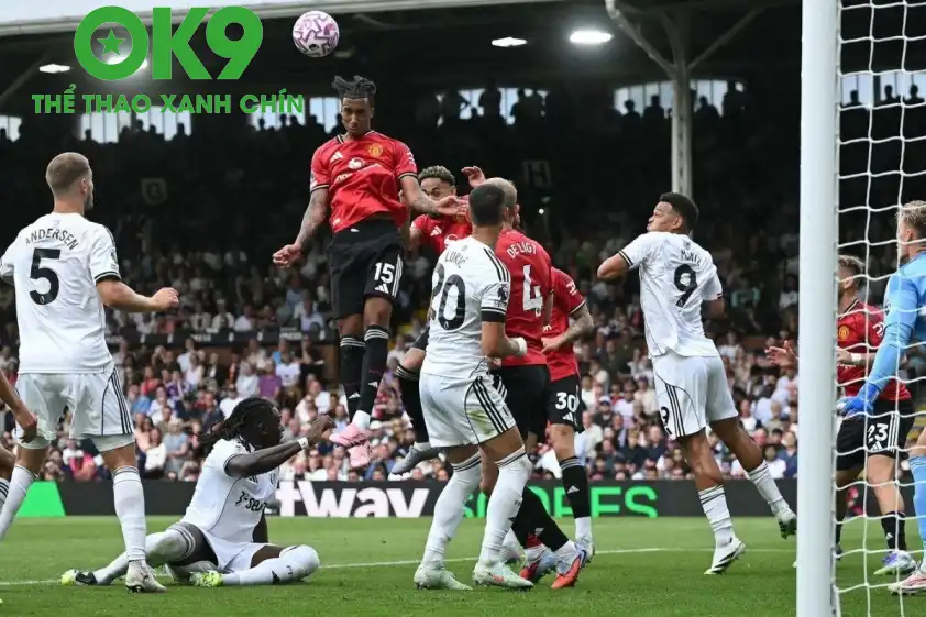 Tình huống dẫn đến bàn thắng mở tỉ số của MU (Ảnh: Sky Sports). Tình huống dẫn đến bàn thắng mở tỉ số của MU (Ảnh: Sky Sports).